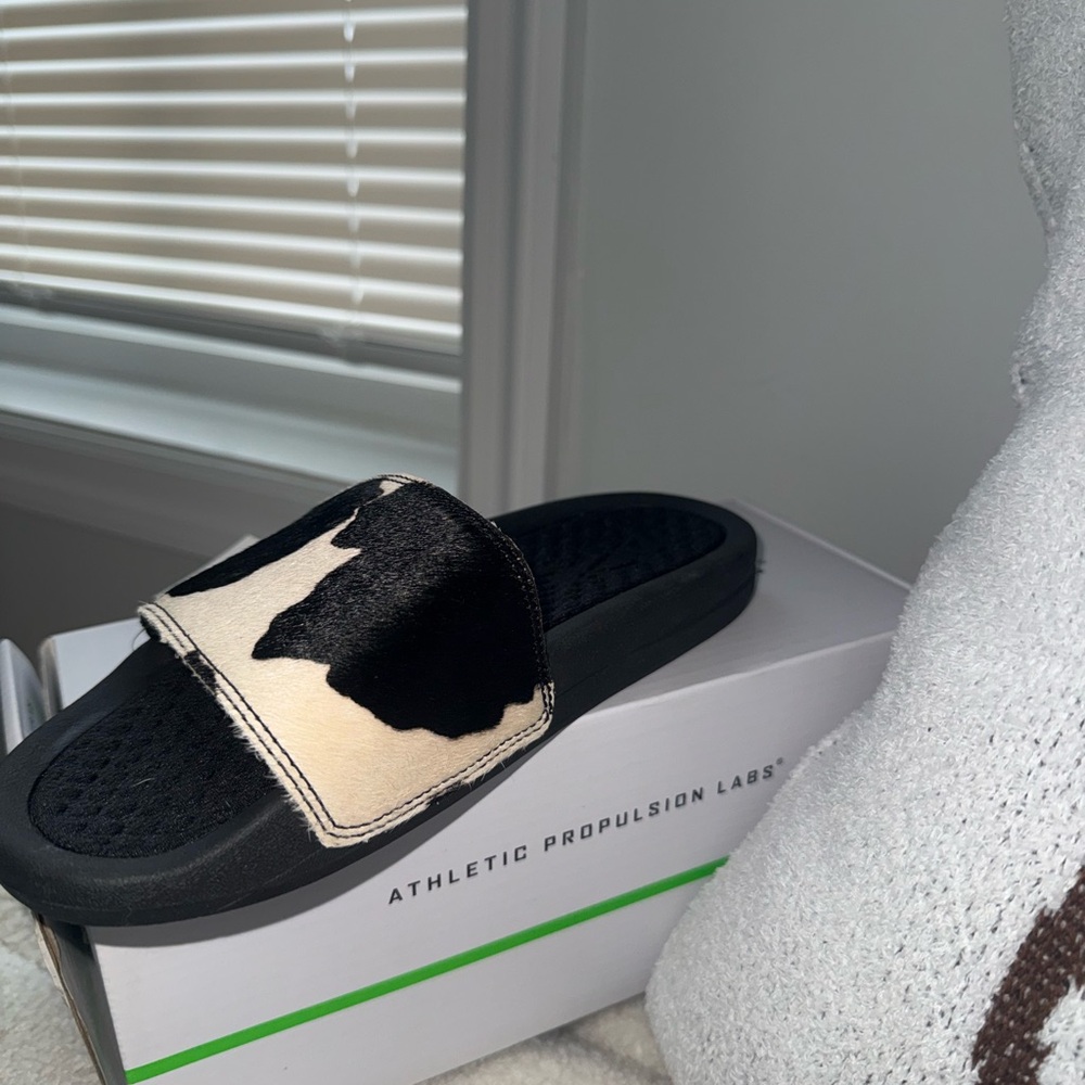APL Cow Iconic Slides LIMITED EDITION - Picture 10 of 14